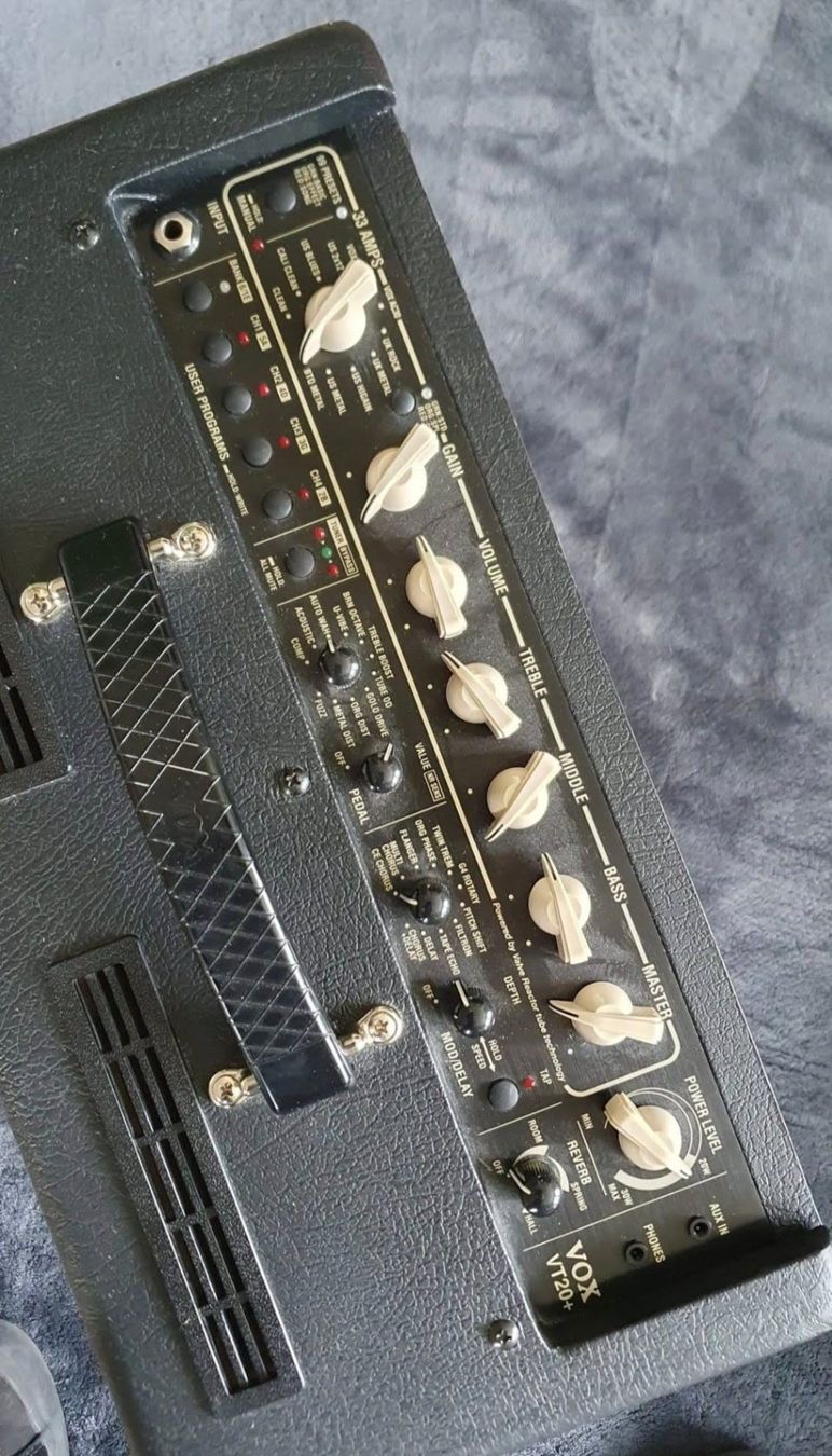 Vox Amplificatori: E - Gitarre Verstärker – Usato da Adlikon b.Regensdorf venduto da jonny023 1