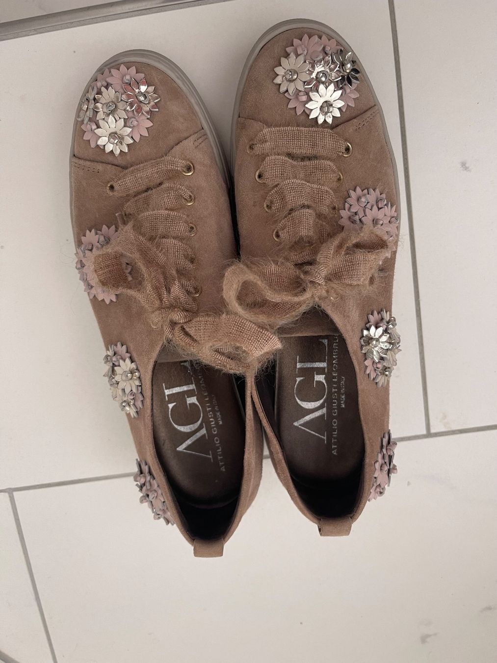 AGL Damenschuhe: AGL Sneaker Wildleder Puderrosa – Gebraucht aus Oberbueren von Swee 1