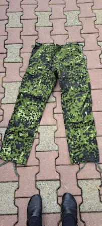 Camouflage Hose mit Taschen auf  beiden Beinseiten