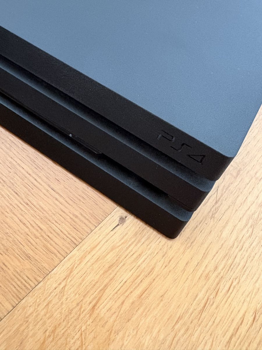 Sony Console: PS4 Pro 1TB + Scuf Controller + Astro Bag – Usato da Zollikon venduto da bet_z5jp 9