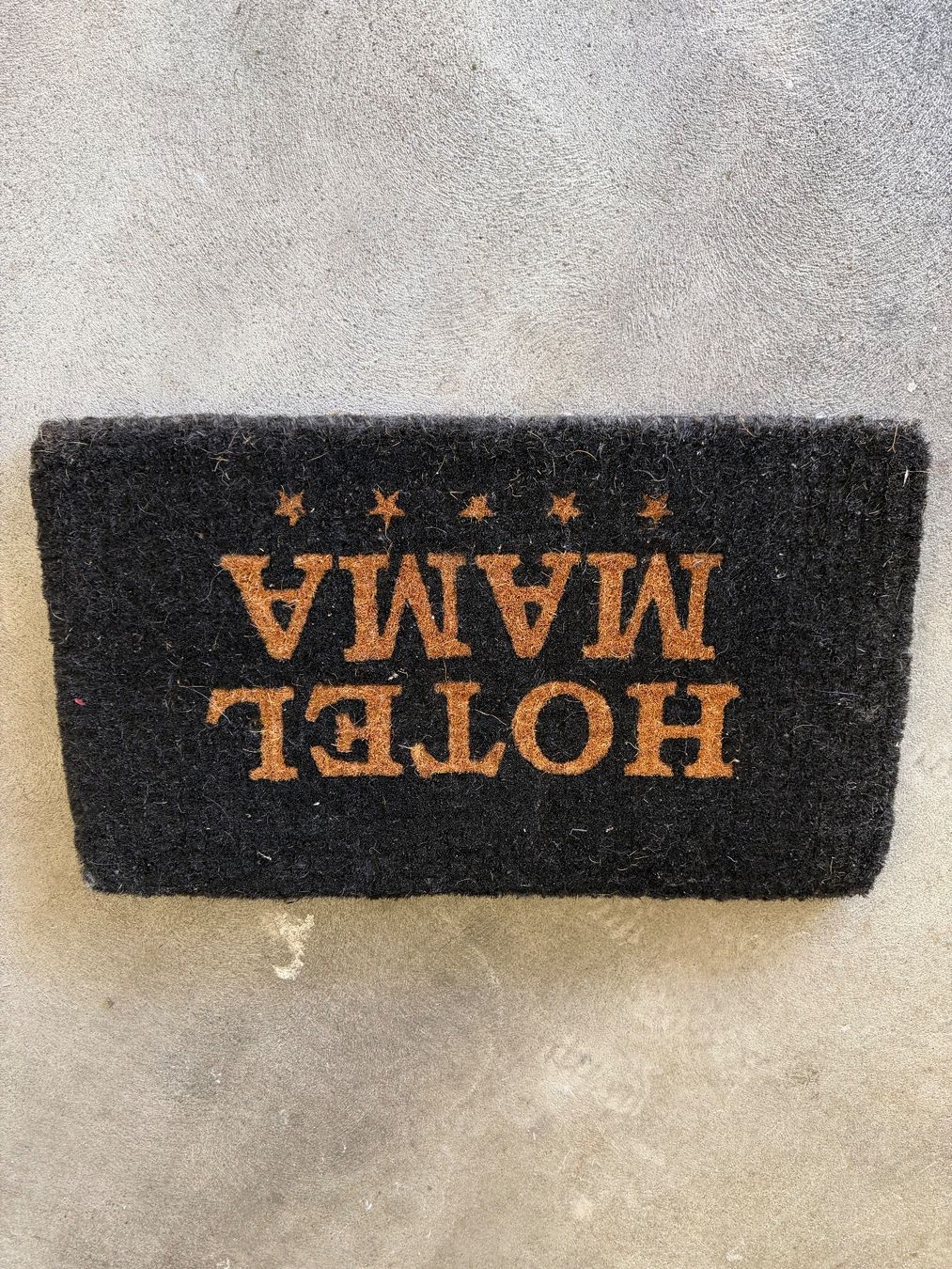 Tappeti: Fussmatte "Hotel Mama" Schwarz/Braun - Gebraucht – Nuovo e nell'imballaggio originale da Fehraltorf venduto da flo0606 1