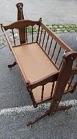 Wiege mit Stoffeinlage braun Holz gut erhalten, 