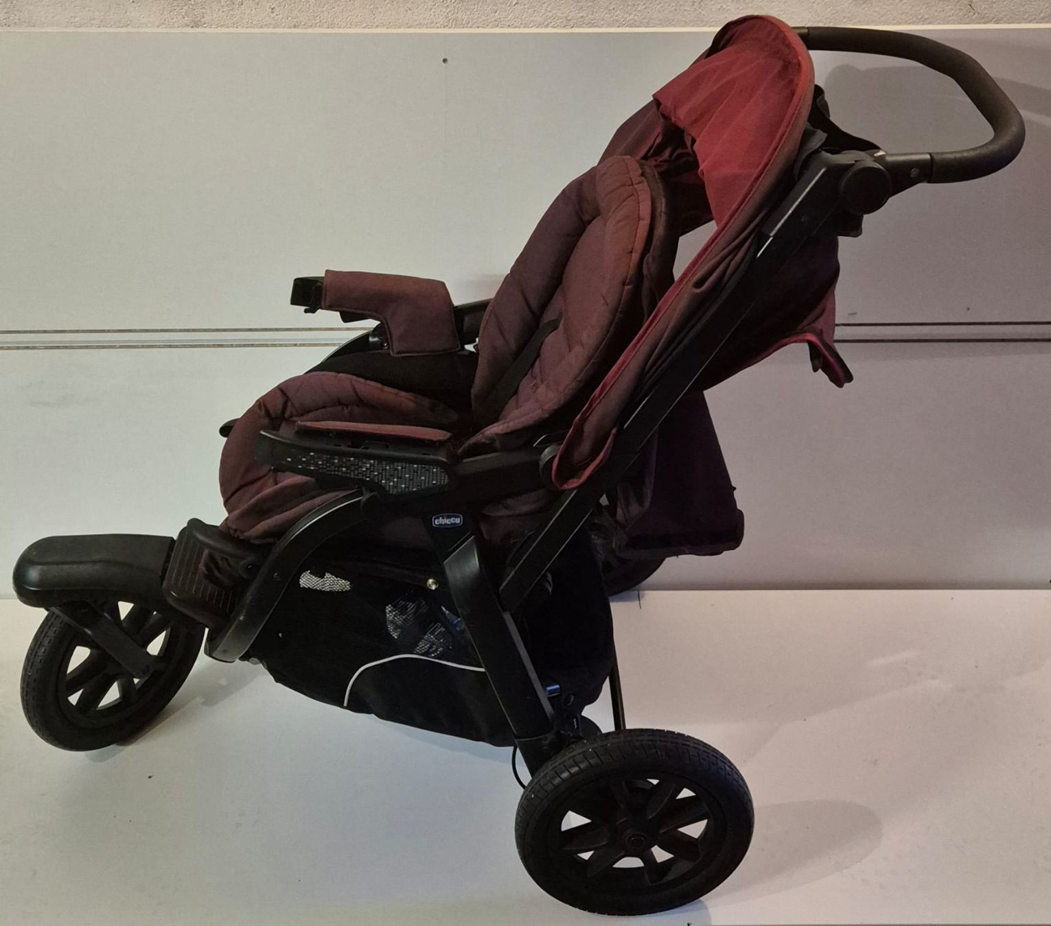 Chicco Carrozzine: Chicco Trio Activ3 poussette 3-en-1 + accessoires – Usato da Prilly venduto da Ledanaki 4