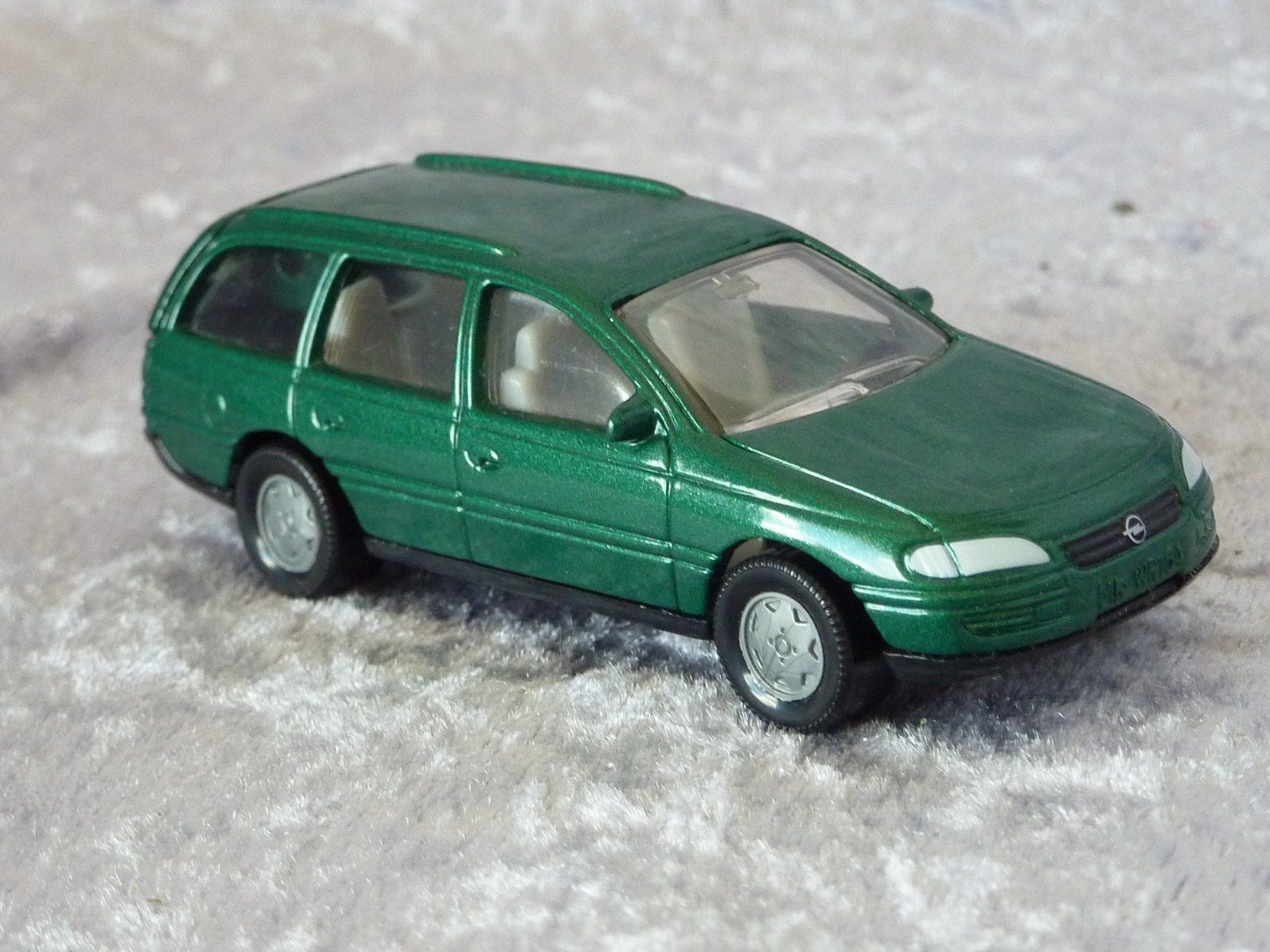 Siku Modellautos: Opel Omega Caravan 2.0 16V Siku – Gebraucht aus Dürrenäsch von Cobra1ch 4