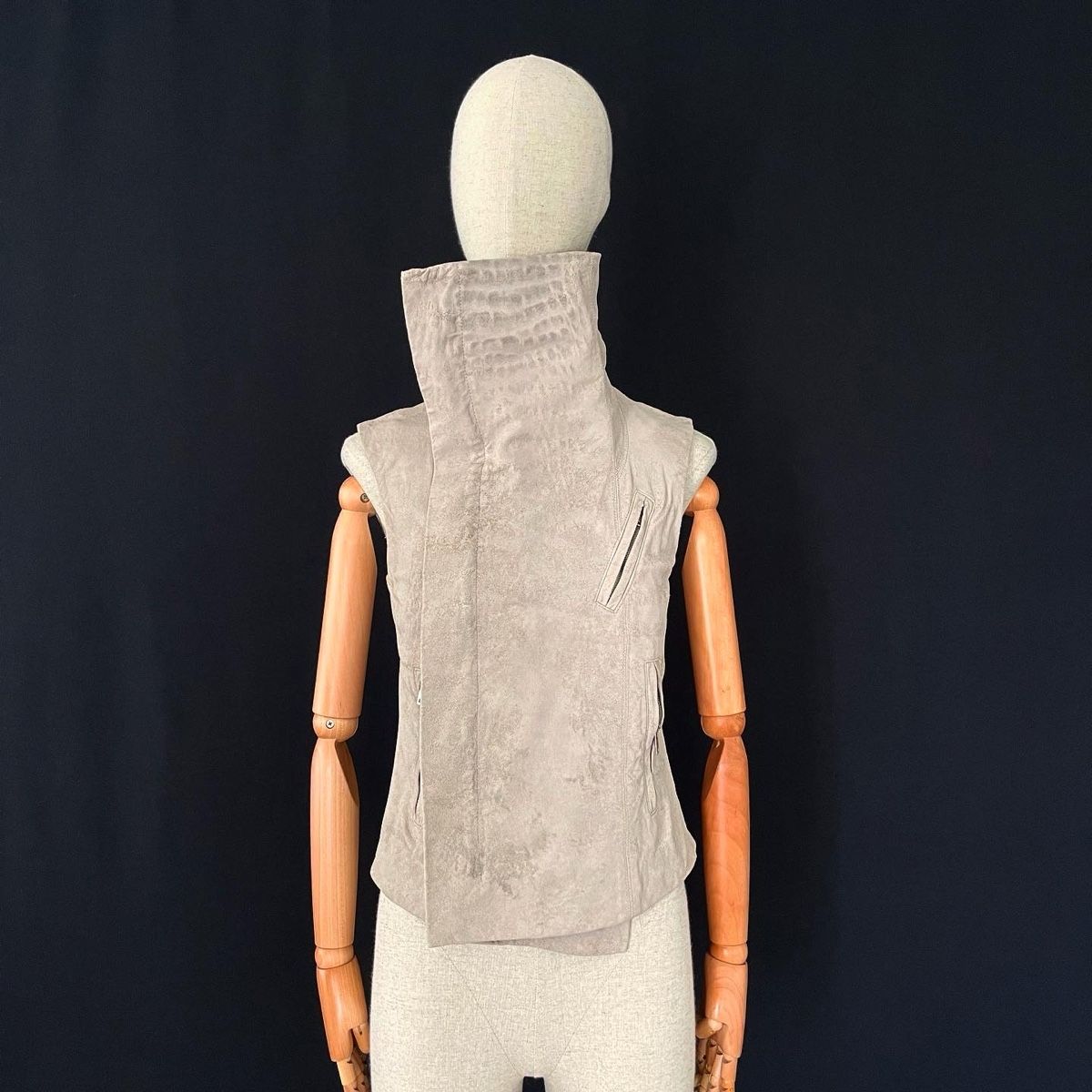 Rick Owens Gilet & Giacche senza maniche: RICK OWENS Leather vest – Nuovo (secondo la descrizione) da Emmen venduto da Avviivva_Com2023