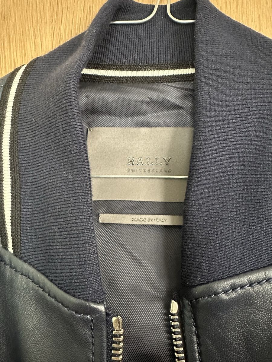 Bally Giacche: Bally Leather Bomber Jacket, Size 46, Excellent Condition – Nuovo (secondo la descrizione) da Richterswil venduto da Ramar05 1