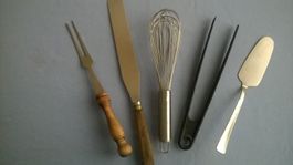fouet, spatule ,pince ,fourchette , spatule a gateau prof