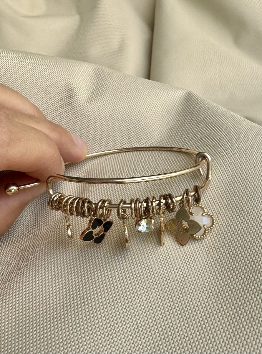 Bracciali & Braccialetti: ✨Modischer Armreif mit Anhängern ✨ – Usato da zürich venduto da Bailey17 3