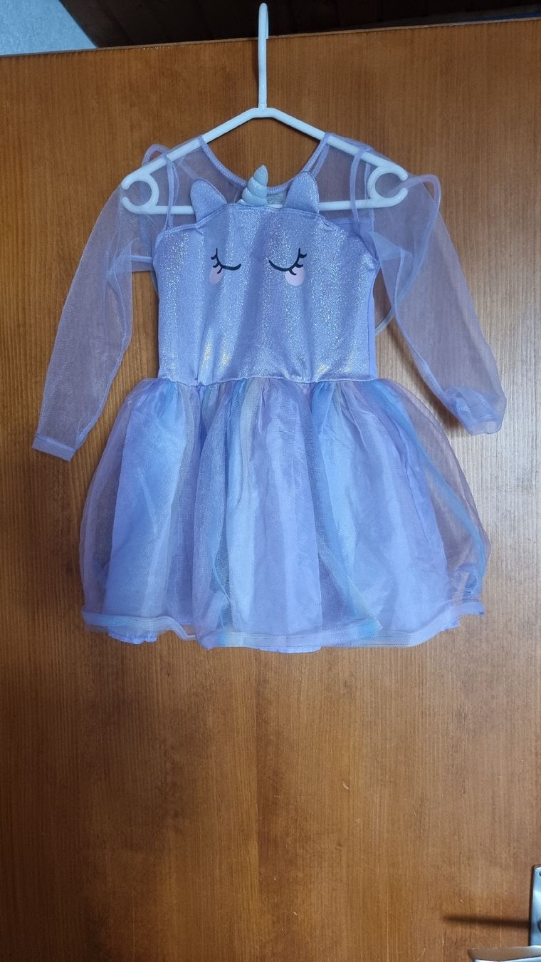 H&M Robes et jupes: Robe Licorne 110/ 116 – D'occasion à Les Breuleux par Mily1991