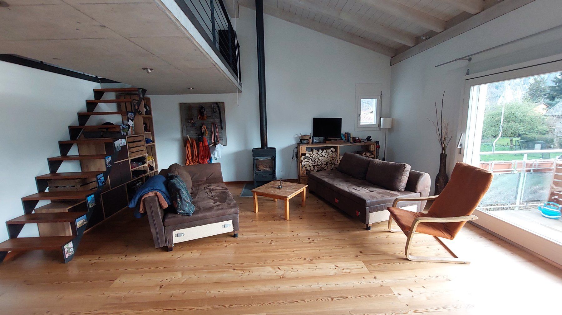Sofas: Sofa braun, gratis – D'occasion à Interlaken par niviuk143 1