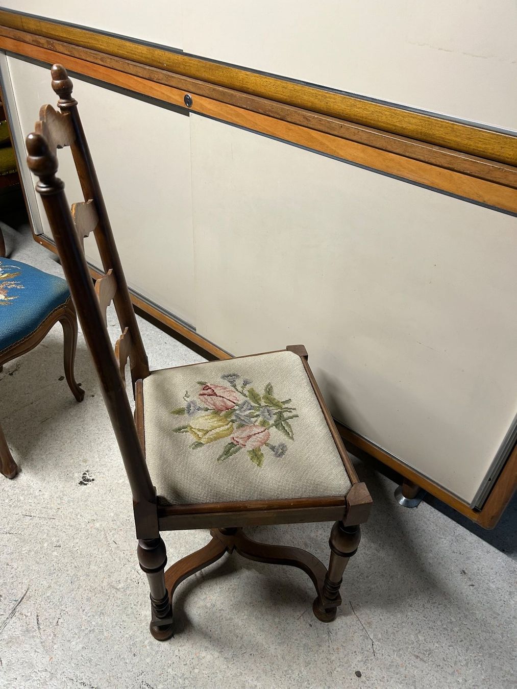 Sedie: Stuhl und Hocker mit Blumenmuster – Usato da Dotzigen venduto da Pacificpack 3