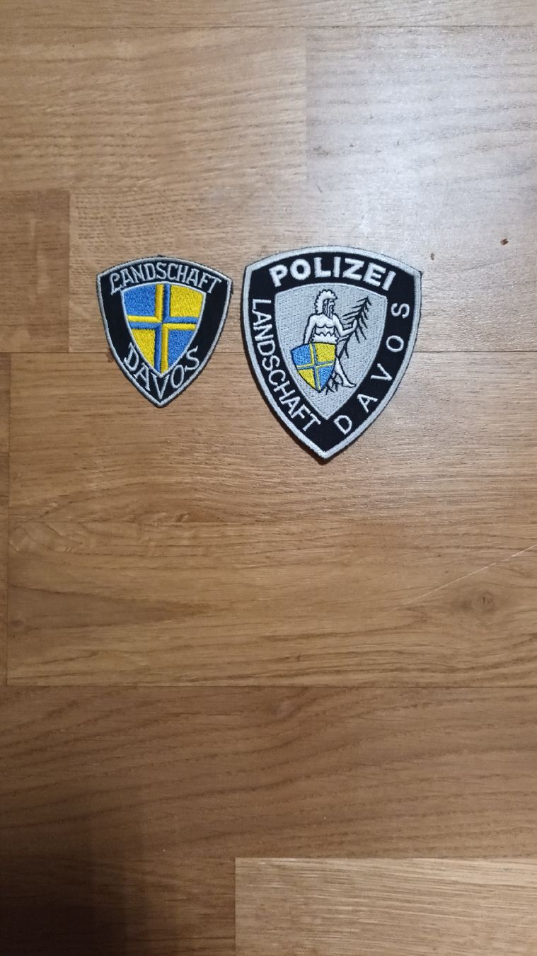 Toppe: 2 Patches von der Landschaft Davos – Usato da chur venduto da erika025