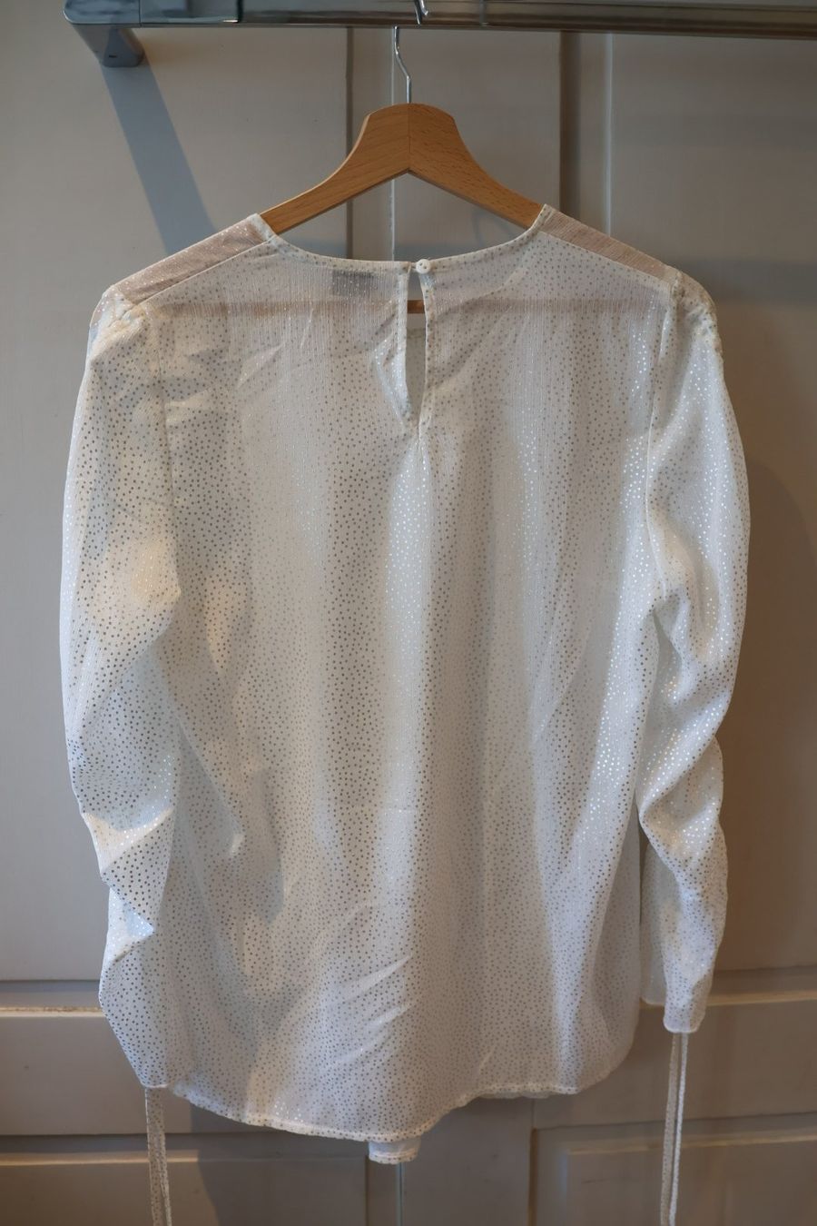 S.Oliver Blusen: Weisse s.Oliver Bluse mit Glitzerpunkten – Gebraucht aus Winterthur von jul_v9wx 1