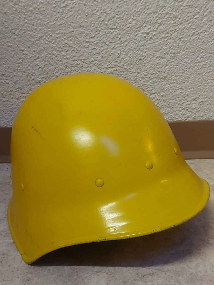 Abiti antichi: Gelber Schutzhelm, Vintage – Usato da Winterthur venduto da ugahugah