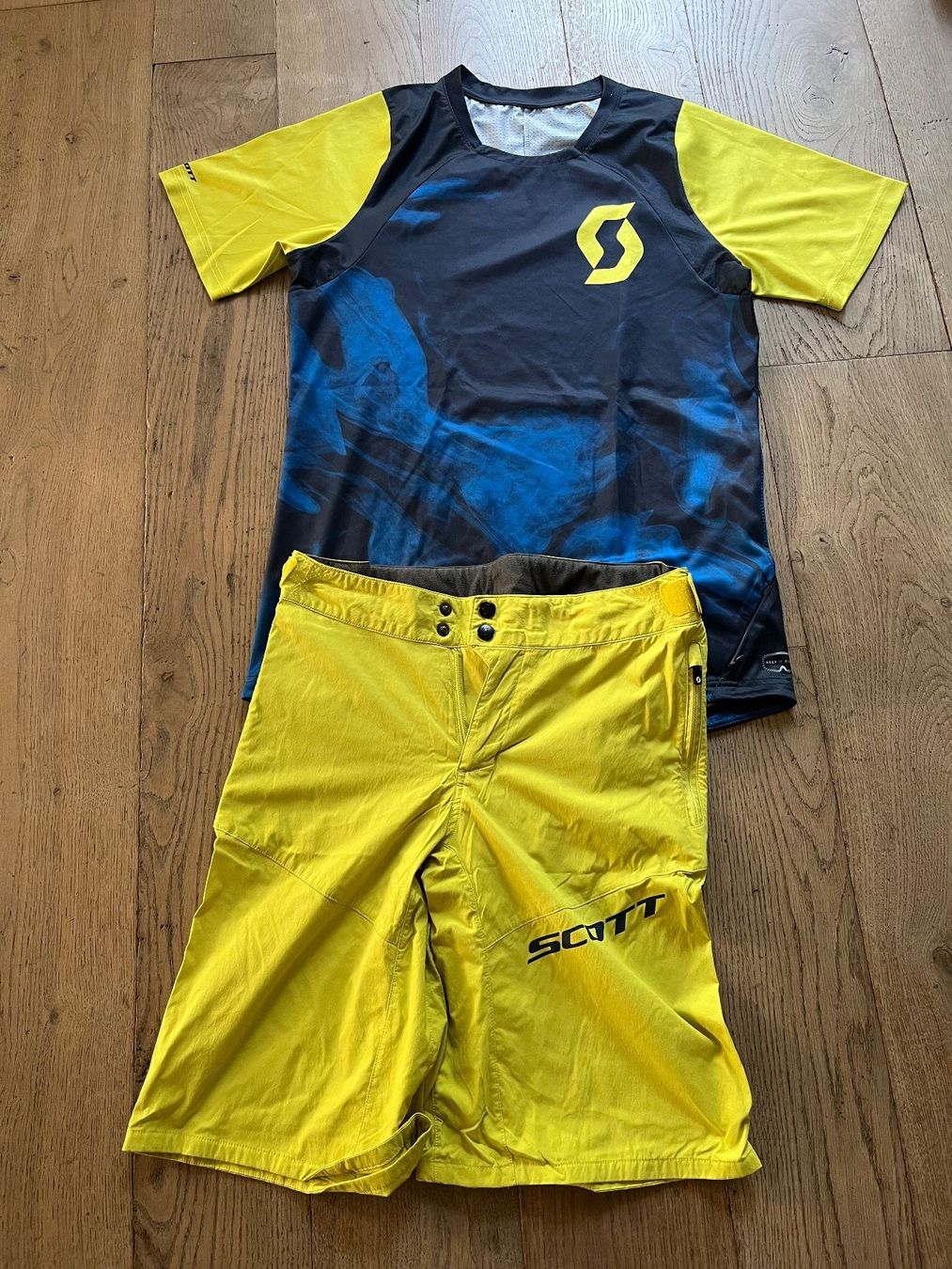 Scott Scarpe, pantaloni & magliette da ginnastica: Velodress von Scott – Usato da Wettingen venduto da Volltreffer10