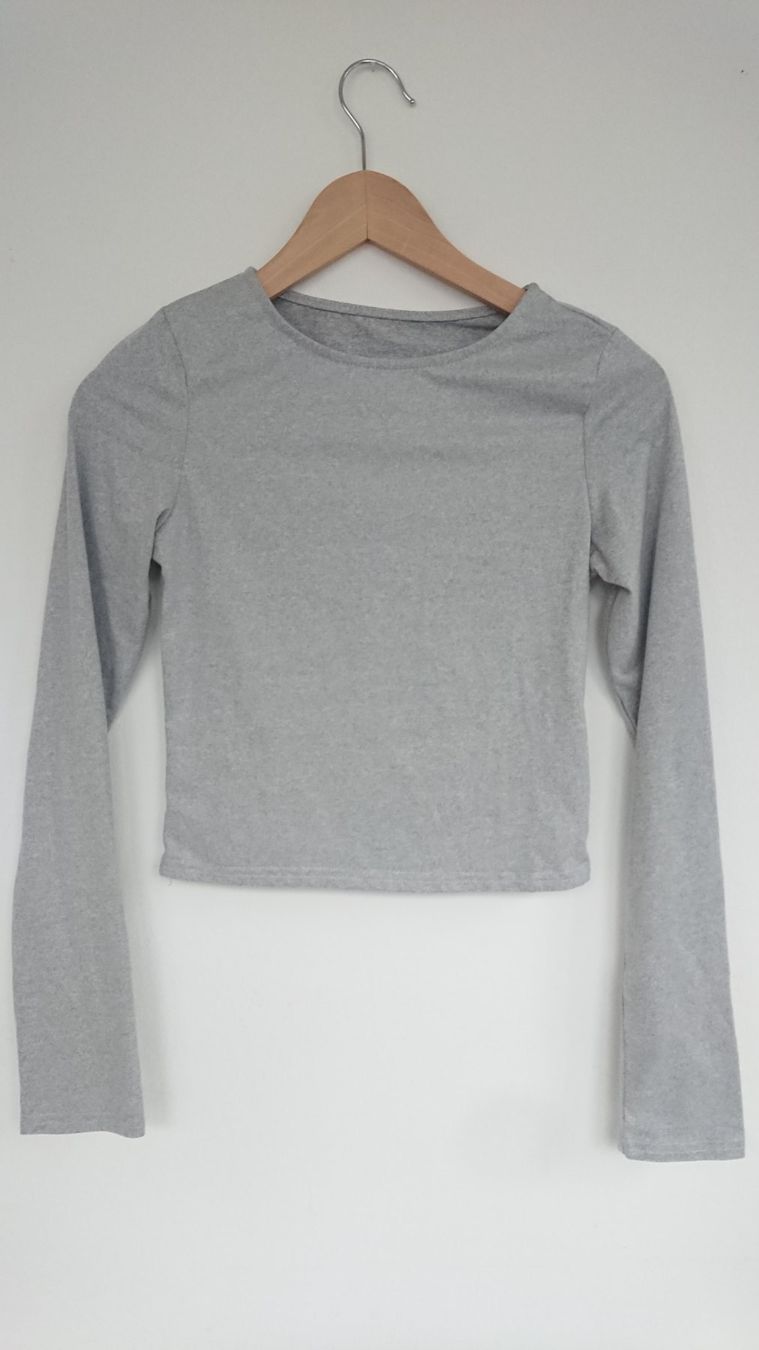 Pullover & Sweatshirts: Damen Crop Langarmshirt Gr. S Grau – Gebraucht aus Hallau von CHACLA