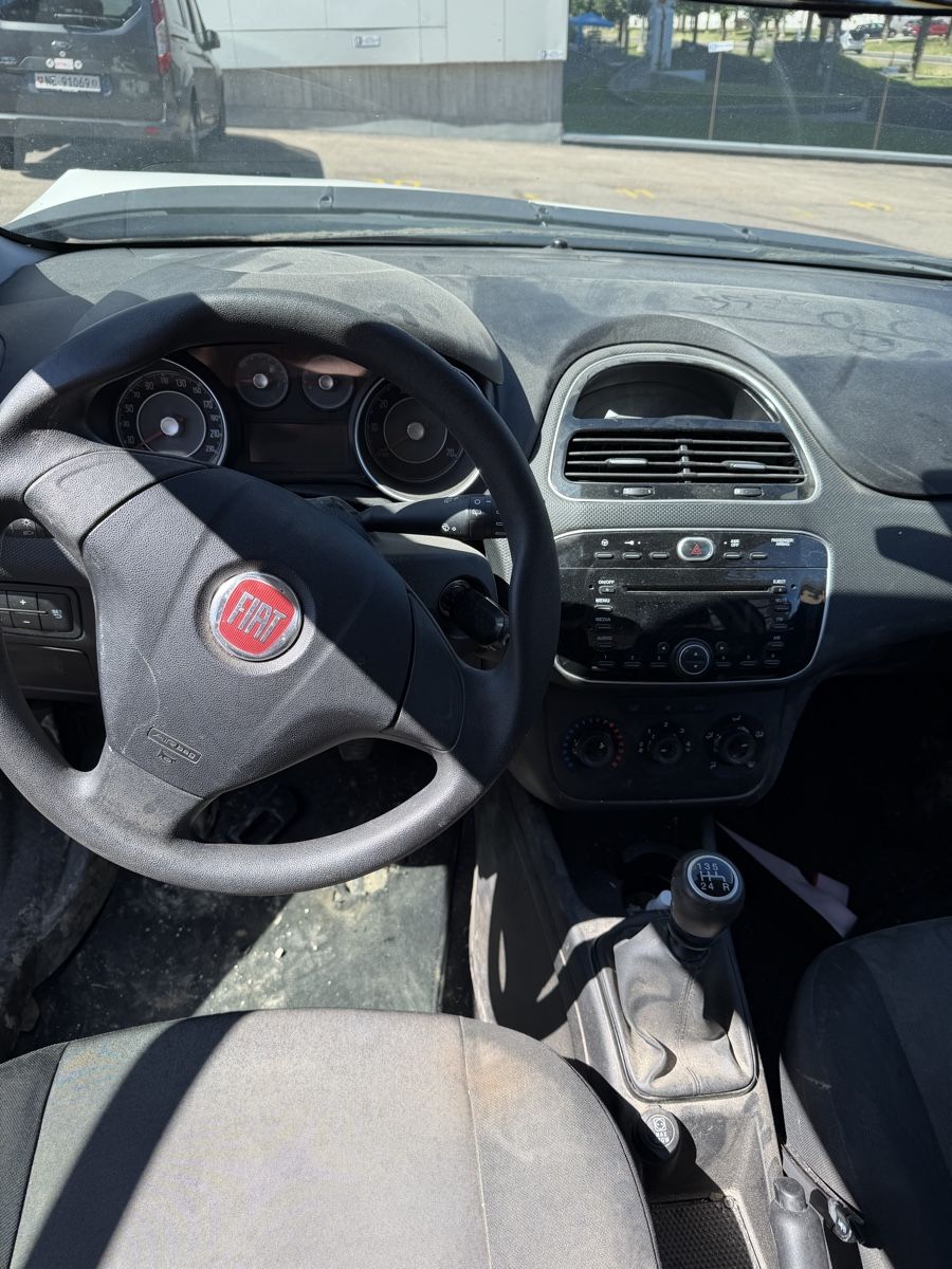 Fiat Automobili: Fiat punto  – Difettoso da La Chaux-de-Fonds venduto da Transportchezmax 7