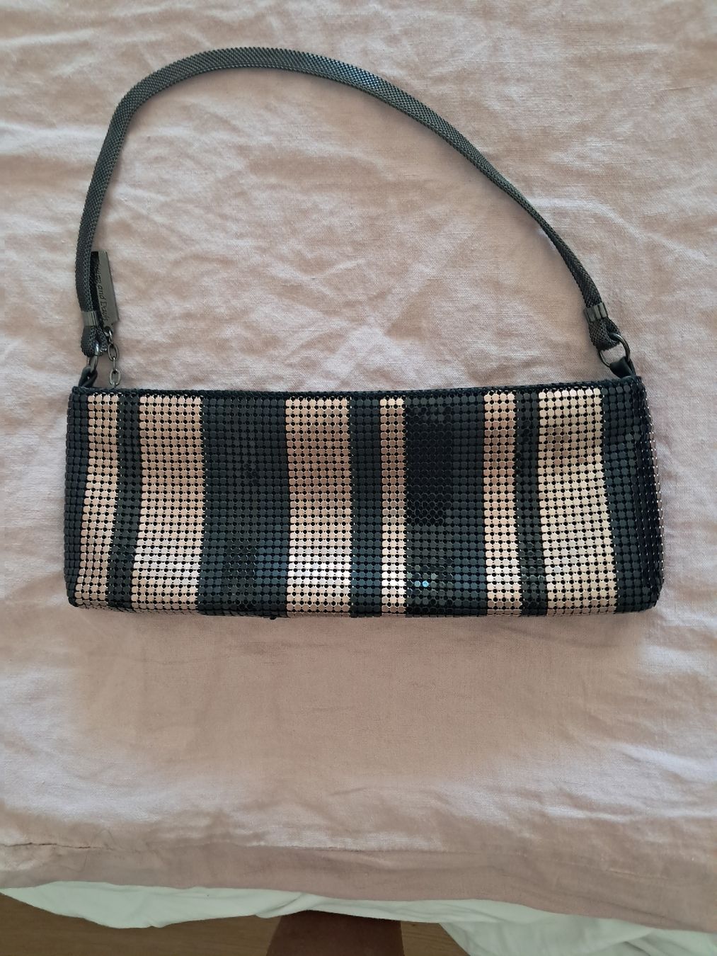 Borse da donna: Sac à main Whiting & Davis rayé noir et argent – Nuovo (secondo la descrizione) da Aubonne venduto da erinrose