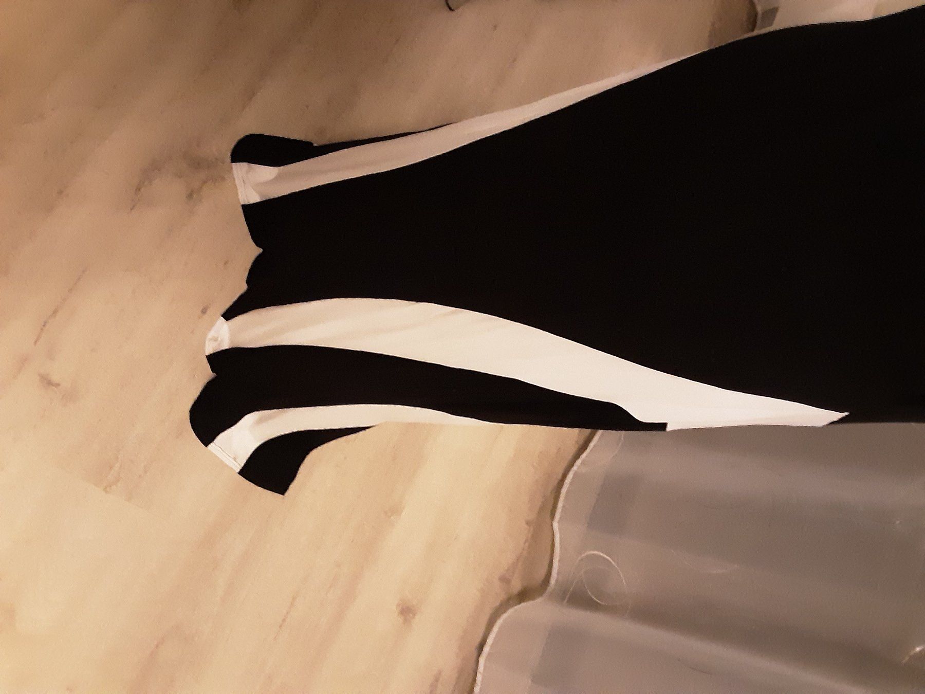 Vestiti: ENDET Elegantes kleid gr 44 bis 46- – Nuovo (secondo la descrizione) da wolfhalden venduto da 46464646 1