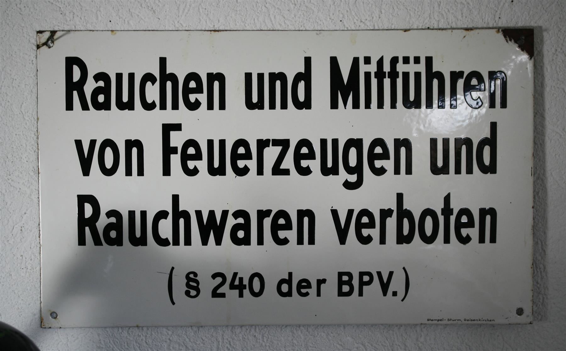 Insegne: Emailschild "Mitführen von Feuerzeugen" – Usato da Birrwil venduto da brandschatz_birrwil