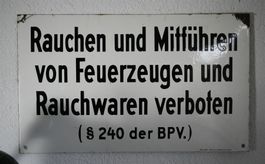 Emailschild "Mitführen von Feuerzeugen"