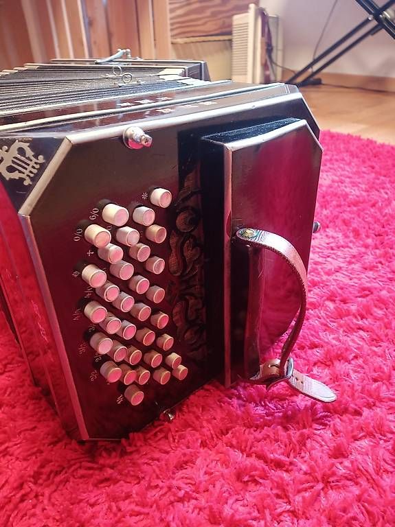 Musikinstrumente: Bandoneon Alfred Arnold – Gebraucht aus Ganterschwil von Marinabossi 1