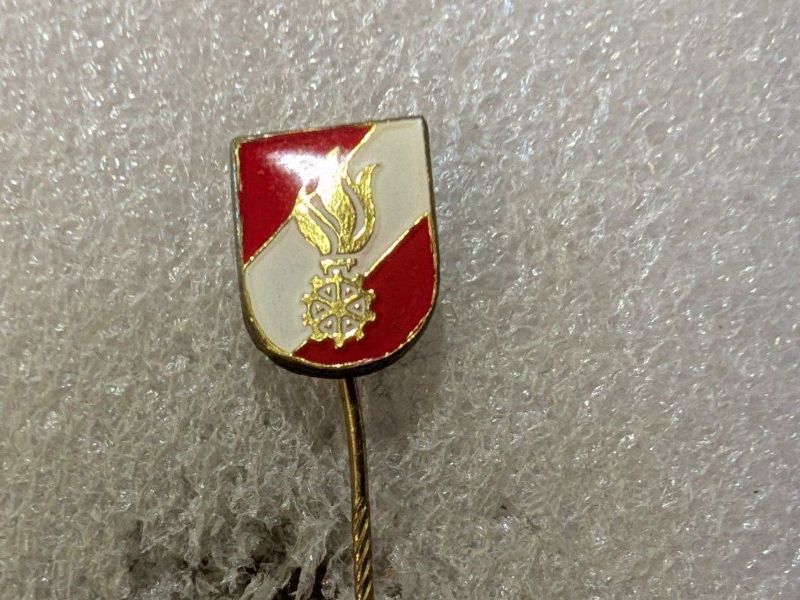 Placchette & Badge: Anstecknadel 39: – Usato da Oppligen venduto da Pin-Fall-Shop