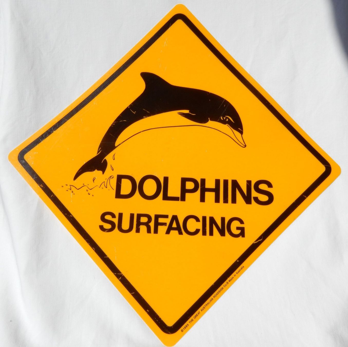 Insegne: **GROSSES AUSTRALISCHES SCHILD "DOLPHINS SURFACING"** – Usato da Zürich venduto da Holzbolzen 4