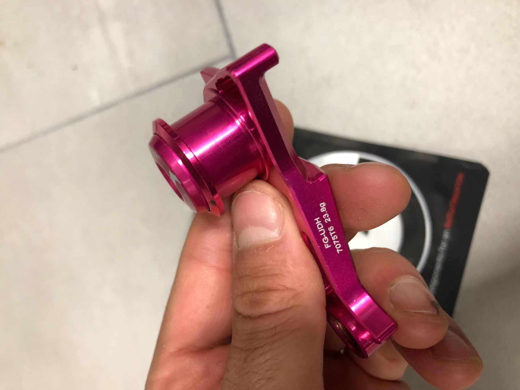 Shimano Pezzi di ricambio: Frames&Gear direct mount UDH pink – Nuovo e nell'imballaggio originale da Einsiedeln venduto da Bikegeek 2