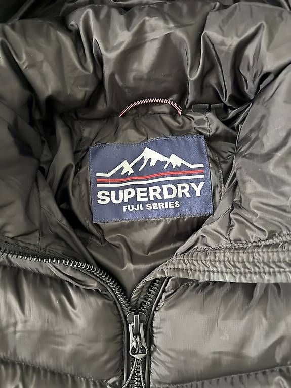 Vestes: Superdry Winterjacke Schwarz – D'occasion à Zürich par val_99cm 4