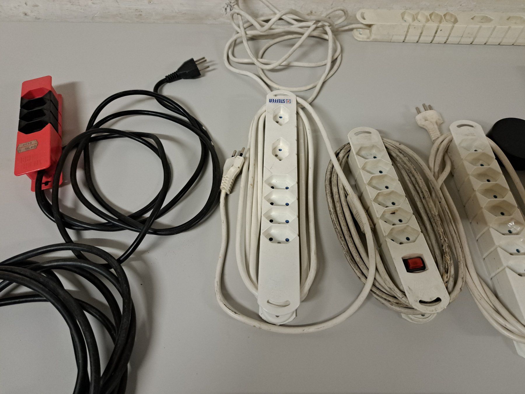 Spine: Lot mit Steckerleisten Stromschiene Mehrfachstecker – Usato da Belp venduto da deal-now 2
