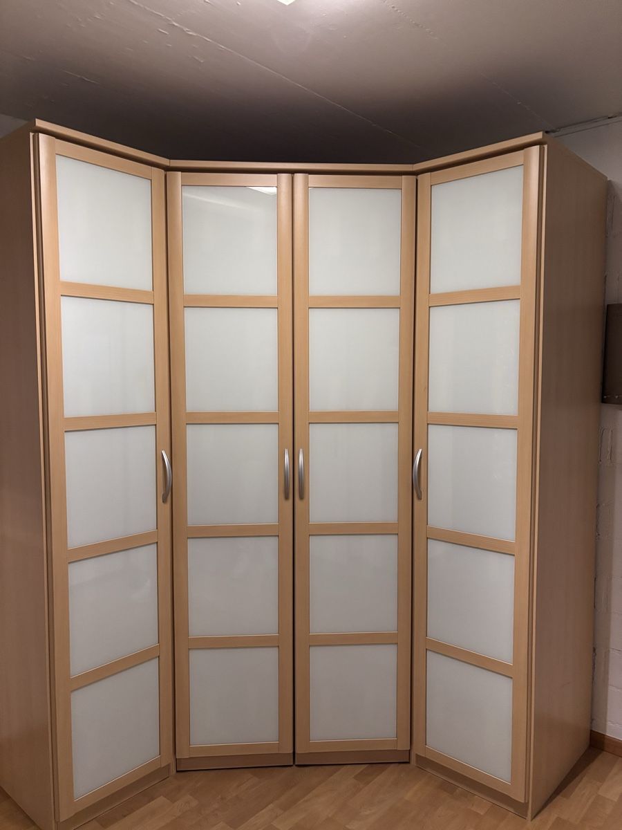 Armadi: Stylischer Kleiderschrank mit Glasfront – Usato da Horgen venduto da ml9_7bw7