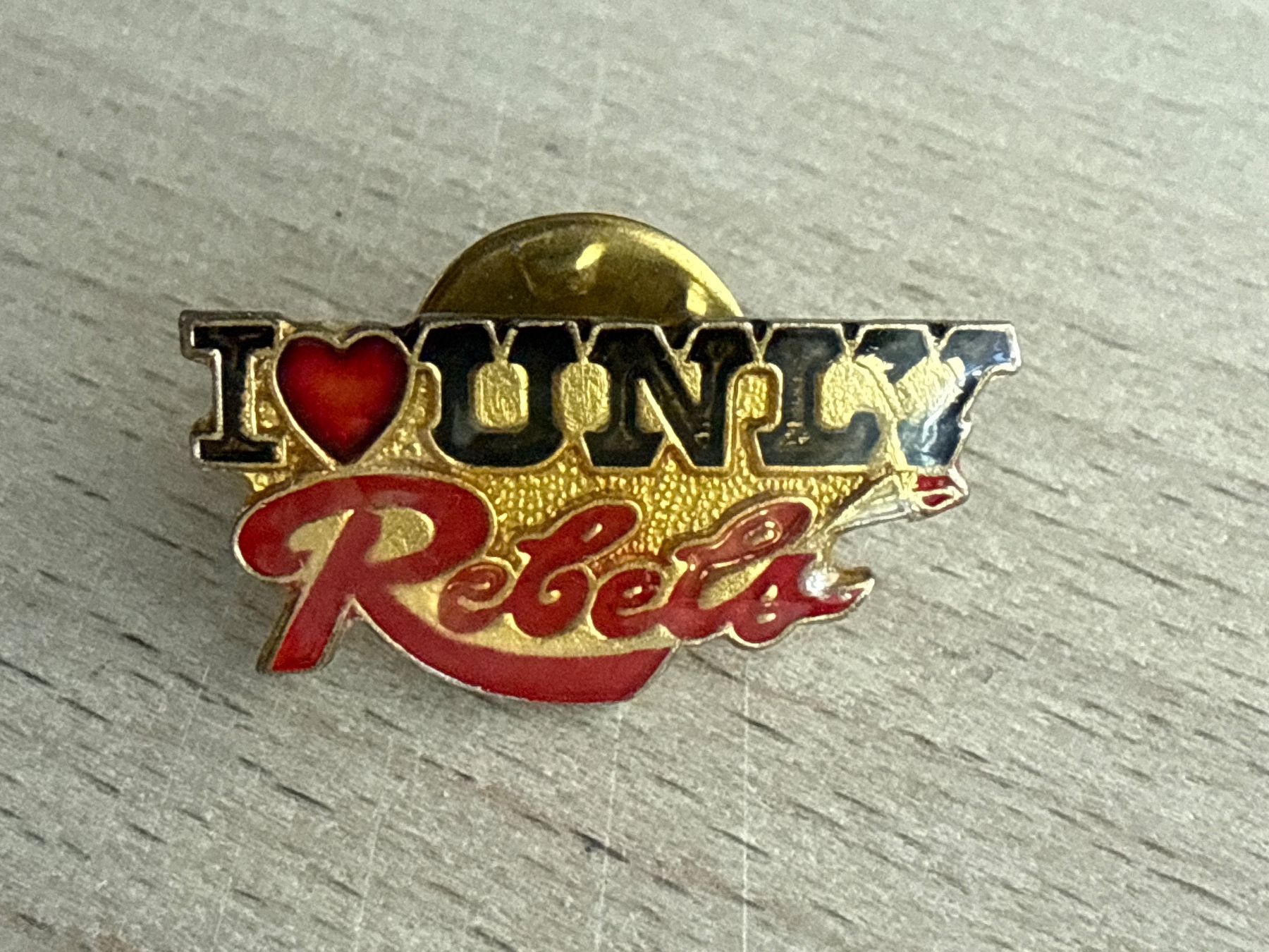 Plaketten & Abzeichen: Pin  I love UNLY Rebels – Gebraucht aus Glattbrugg von Schweigmatt