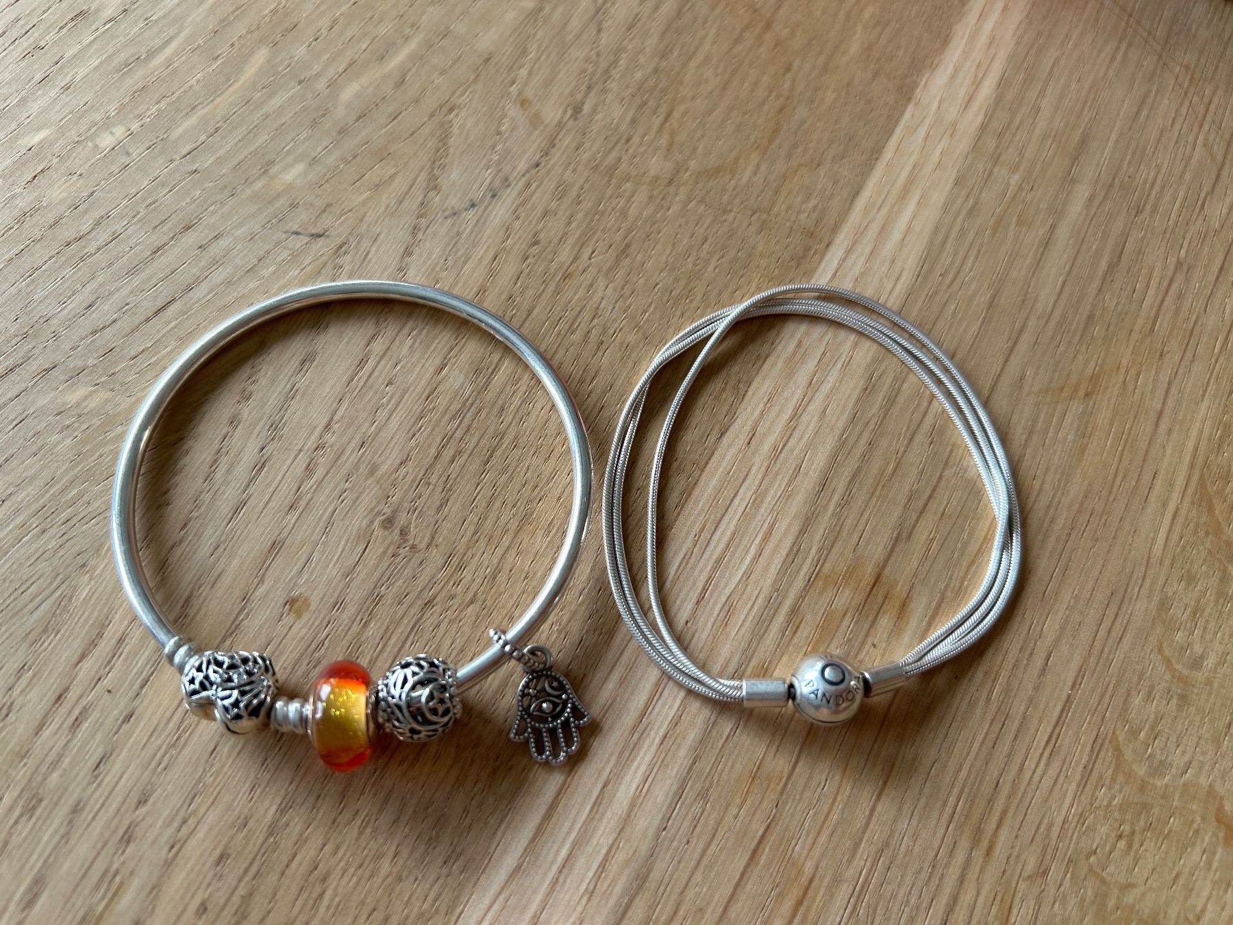 Pandora Bracciali & Braccialetti: 2 pandora armbänder und charms – Usato da flims dorf venduto da schmetterling61281