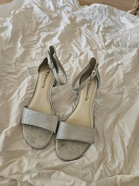 Tamaris Chaussures femmes: Tamaris Riemchen Pump Grösse 39 – D'occasion à Schaffhausen par tanja.herzog93