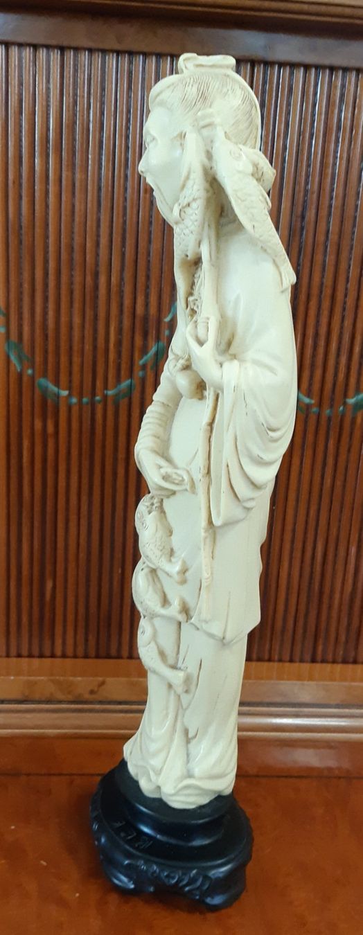 Figuren: Asiatika - Figur mit Fischen – Gebraucht aus Stetten AG von Brissago25 3