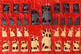 32x Antike Indische Schachfiguren Handgeschnitzt Holz