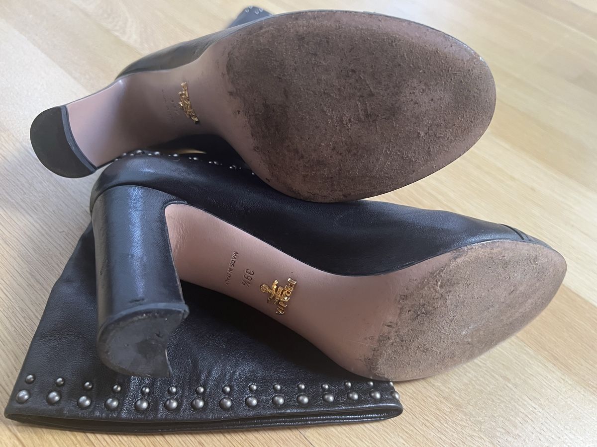 Prada Scarpe da donna: PRADA leather booties with studs, size 39.5 – Usato da Urdorf venduto da fre_8xmr 3