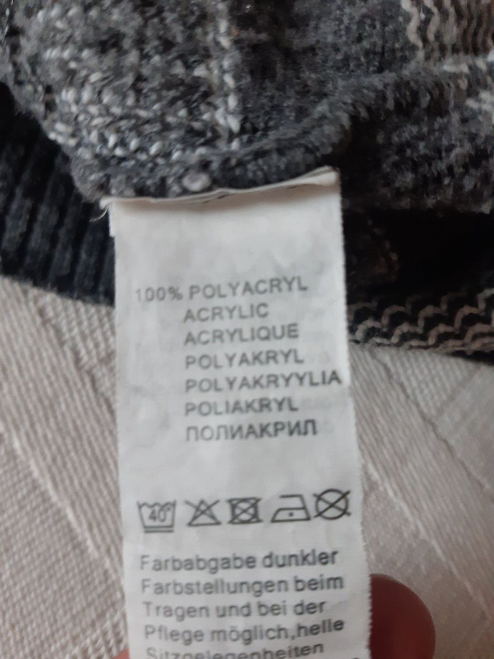 Pullover & Sweatshirts: 3 Pulli's im Set grau, beige und grün – Gebraucht aus Detligen von fre_j5jy 2
