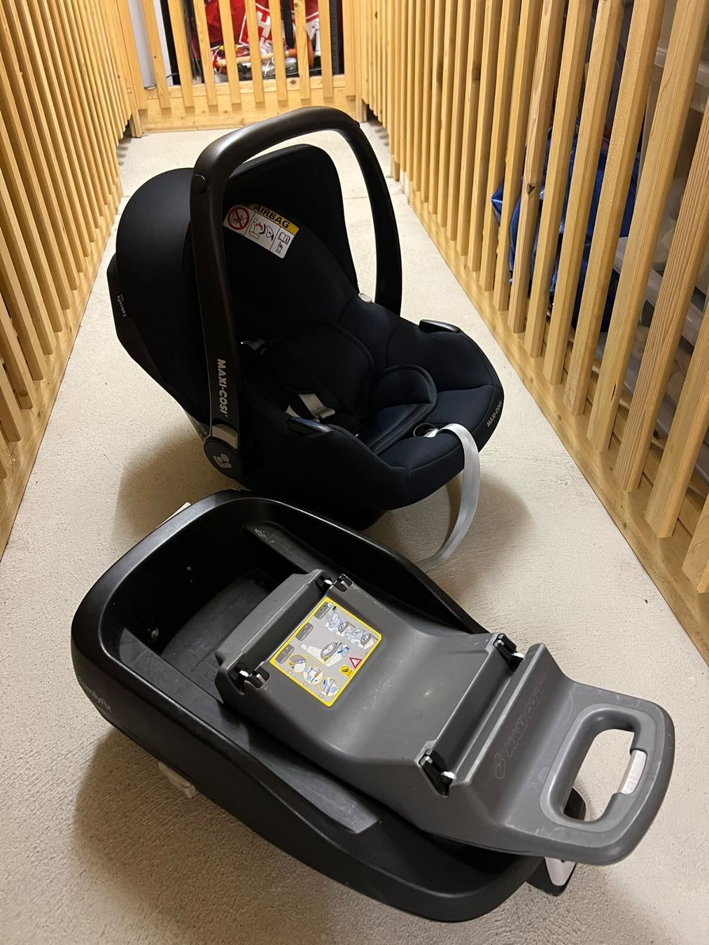 Maxi-Cosi Seggiolini per auto: Maxi-Cosi mit Isoflex-Basis – Usato da Bassersdorf venduto da sammelfloh