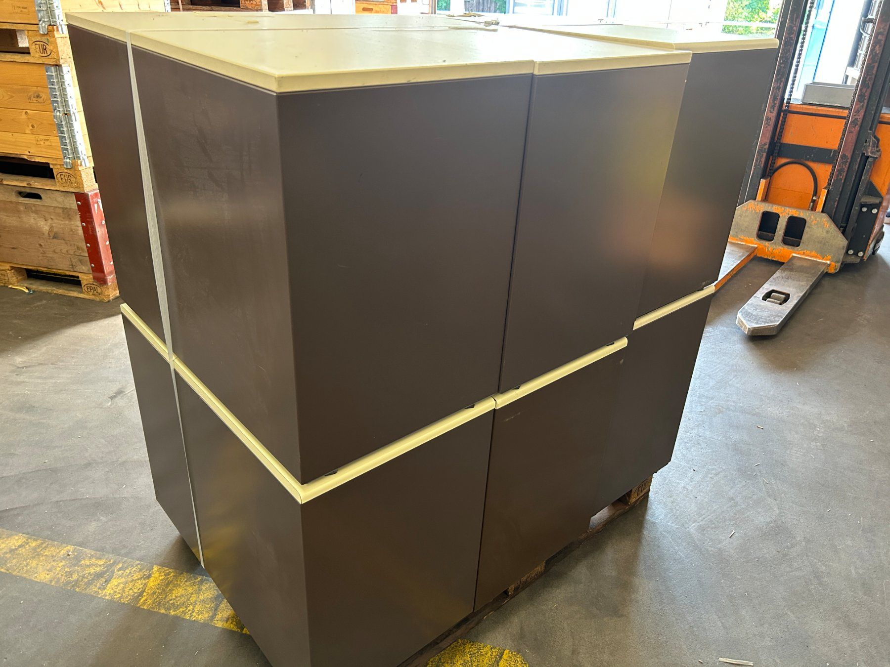 Lista Korpus: 6 Stück LISTA Metall Korpuse – Gebraucht aus Zofingen von Maschinenfabrik 4