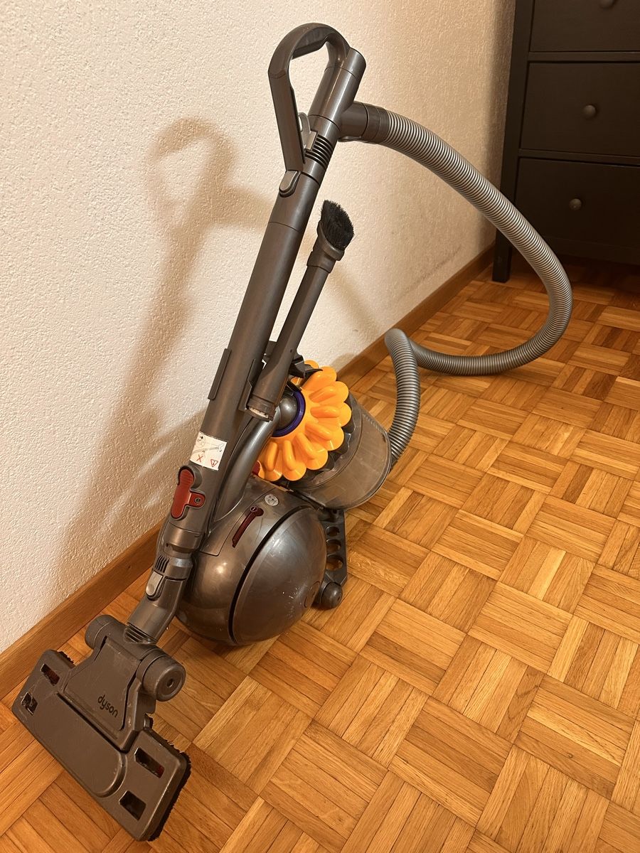 Dyson Staubsauger & Zubehör: DYSON STAUBSAUGER – Gebraucht aus Dällikon von oez_gcw6