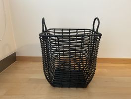 Schwarzer Rattankorb