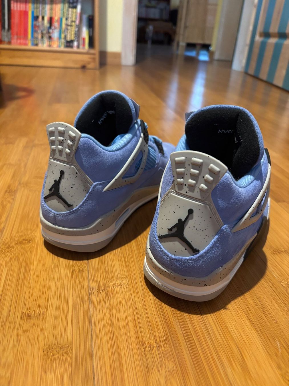 Jordan Chaussures hommes: Jordan 4 UNC Blue – Neuf avec emballage d'origine à Cottens FR par ginop 4
