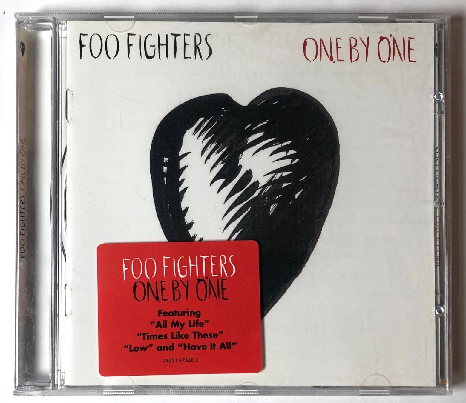 CD: FOO FIGHTERS - ONE BY ONE – Usato da Poliez-Pittet venduto da Newtown-Records