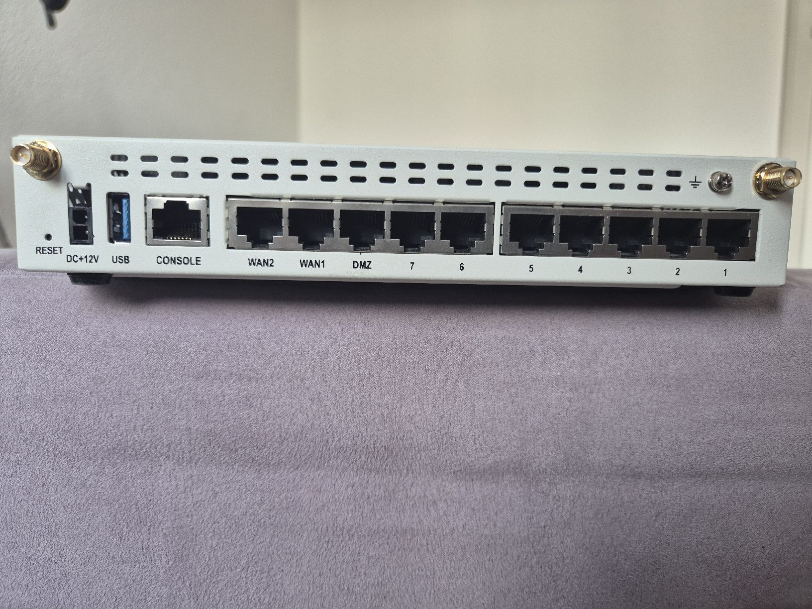 Fortinet Firewall: Fortigare 60E Wireless – Usato da Brügg BE venduto da pittbull80 1