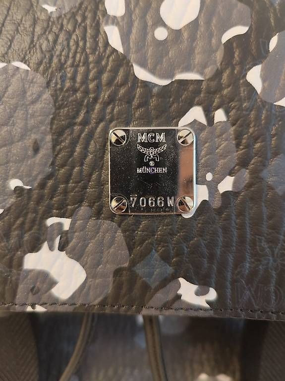 Mcm Zaini: Neu Original MCM Rucksack schwarz – Nuovo e nell'imballaggio originale da Basel venduto da kimi.86 2