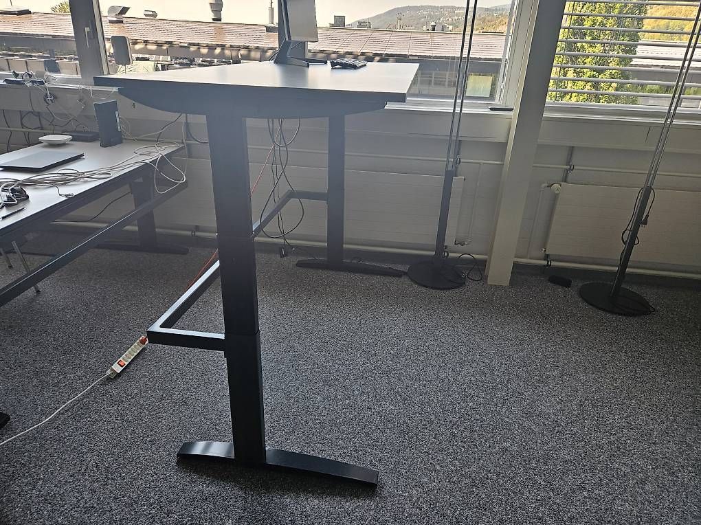 Schreibtische: Bürotisch höhenverstellbar – Gebraucht aus Rüti b. Büren von Ronmo 2