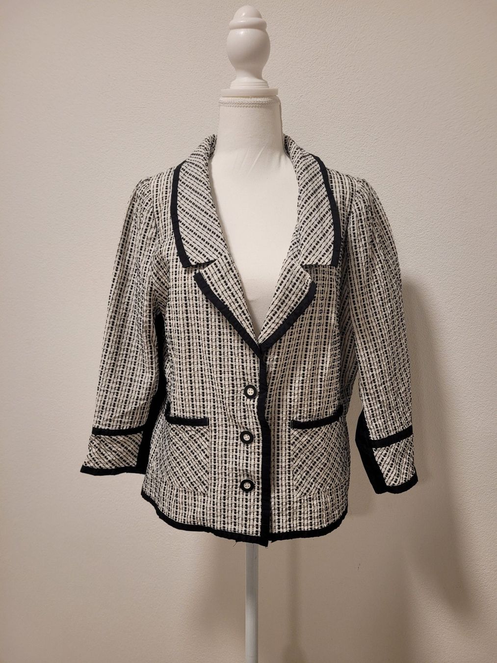 Giacche: Designer Kriss Blazer Jacke schwarz-weiss – Usato da Schaan venduto da car_wrv2