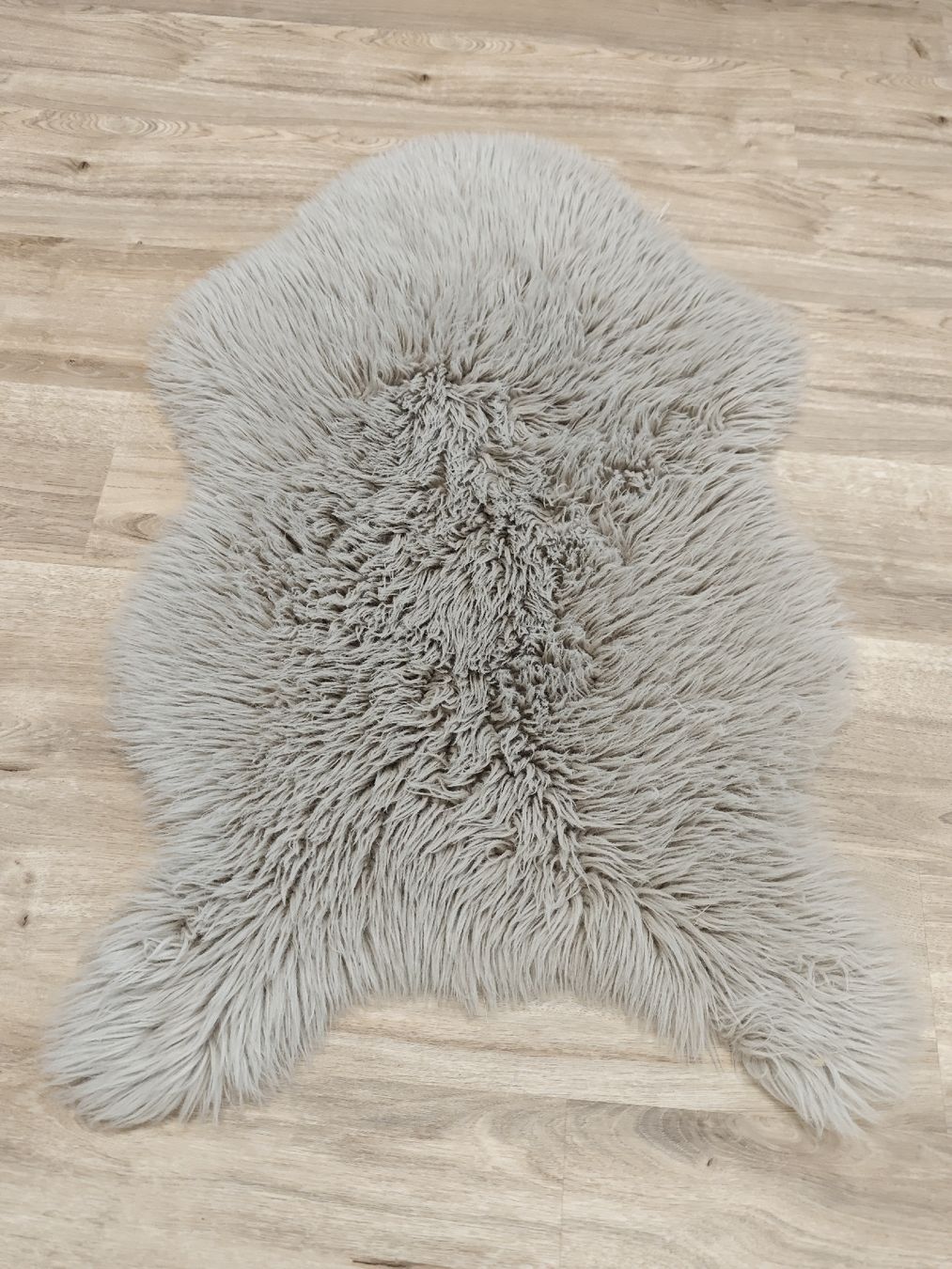 Tappeti: Flauschiger Teppich, Imitat Tierfell, grau beige – Usato da Niederrohrdorf venduto da TK8700